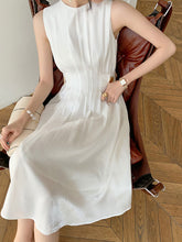 Midikleid aus Satin mit Knöpfen